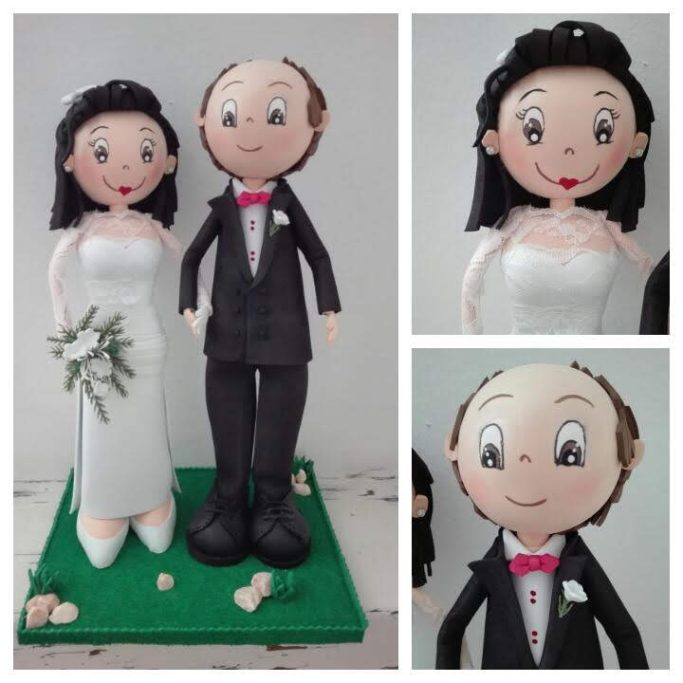Figuritas de una pareja de novios, él con traje y ella en vestido blanco.